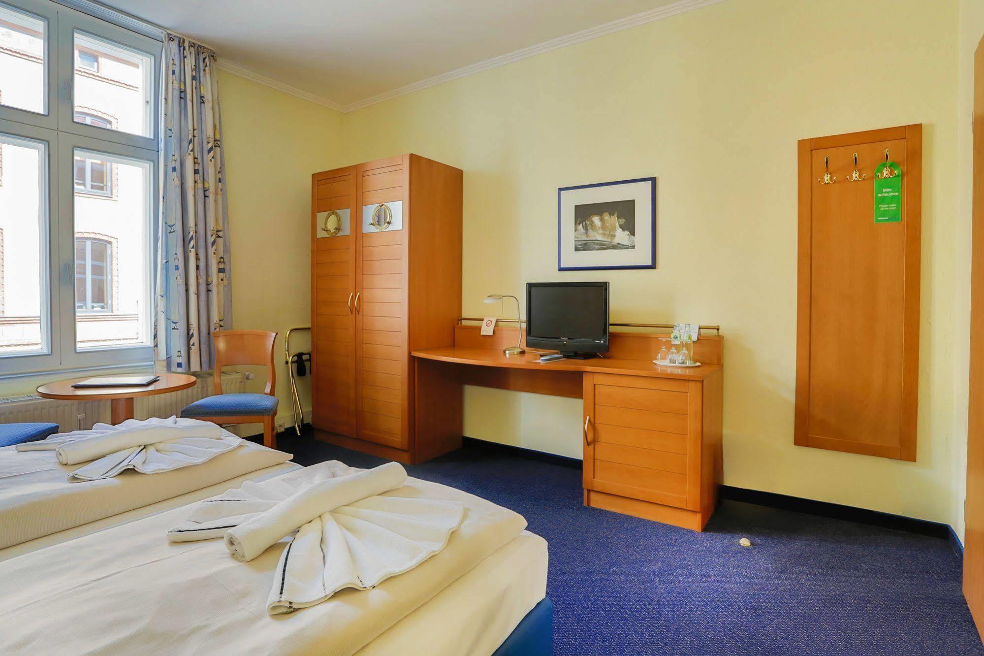 Hiddenseer Hotel Stralsund Dış mekan fotoğraf